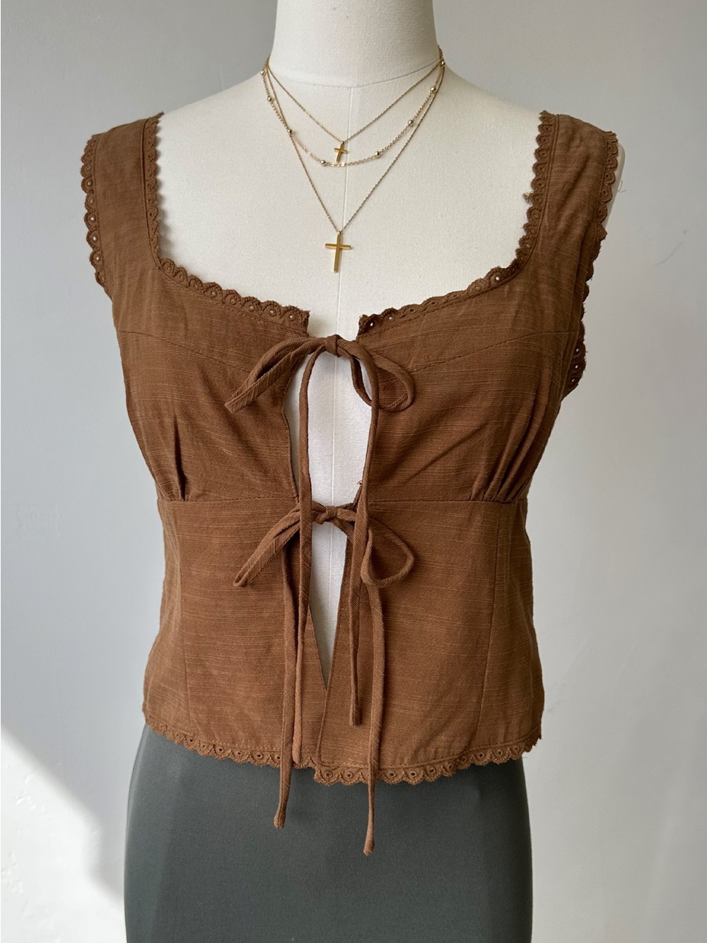 Stitch & Feather Split Front Sleevless Top size Small. NWOT